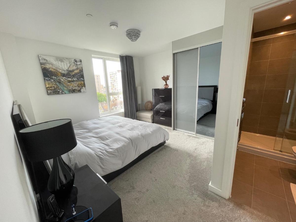 شقة Modern Penthouse Flat With Free Indoor Parking لندن المظهر الخارجي الصورة