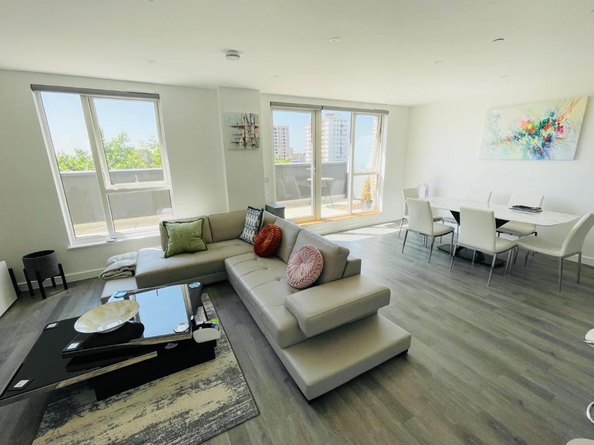 شقة Modern Penthouse Flat With Free Indoor Parking لندن المظهر الخارجي الصورة